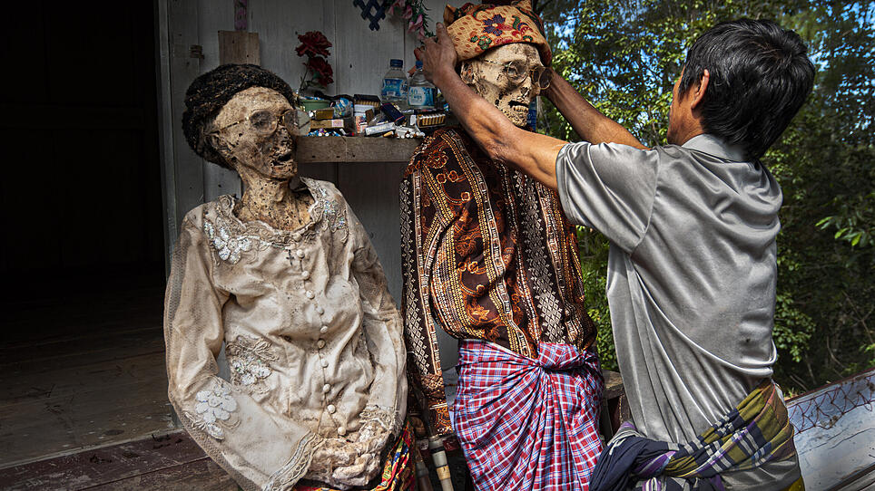 Indonesien: Mit den Mumien unter einem Dach